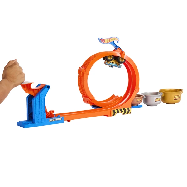 HOT WHEELS MONSTER TRUCKS LOOP-AND-FLIP TROPHY CHALLENGE