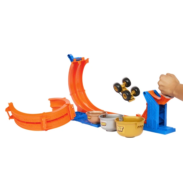 HOT WHEELS MONSTER TRUCKS LOOP-AND-FLIP TROPHY CHALLENGE