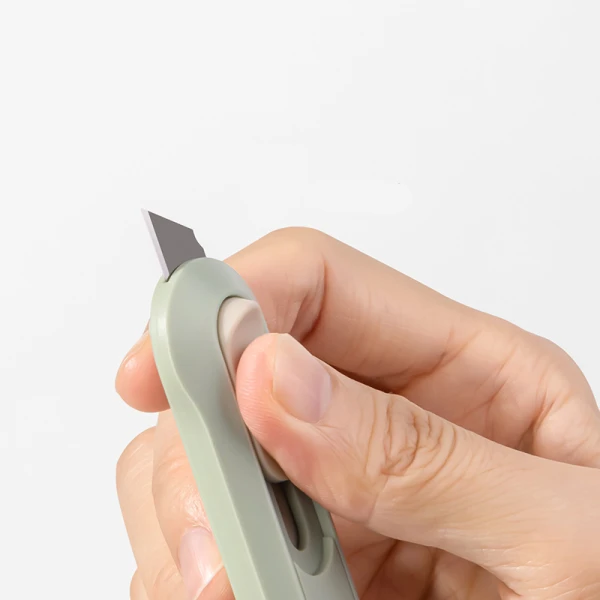 DELI PLASTIC POCKET CUTTER 8 cm GREEN
