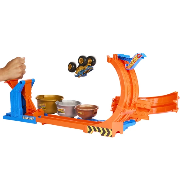 HOT WHEELS MONSTER TRUCKS LOOP-AND-FLIP TROPHY CHALLENGE